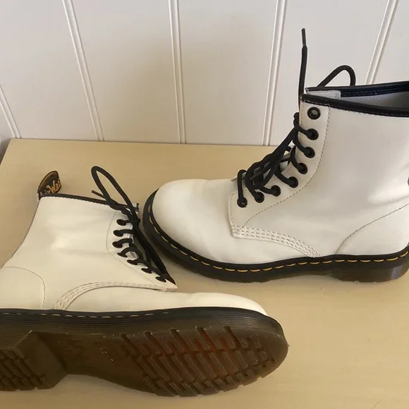 White lace-up Doc Martens - Picture 3 of 4